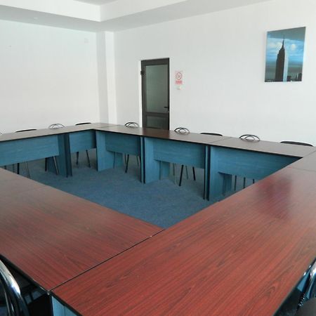 Hotel Iris Tîrnăveni 外观 照片