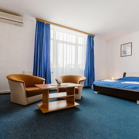 Hotel Iris Tîrnăveni 外观 照片