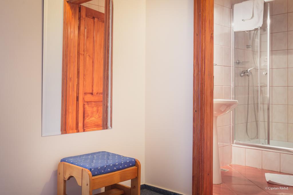 Hotel Iris Tîrnăveni 外观 照片