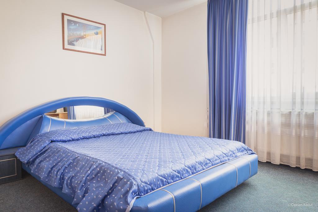 Hotel Iris Tîrnăveni 外观 照片