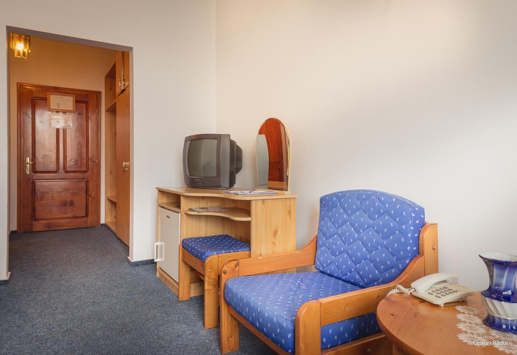 Hotel Iris Tîrnăveni 外观 照片