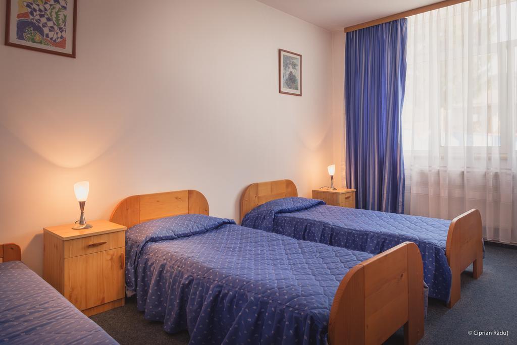 Hotel Iris Tîrnăveni 外观 照片