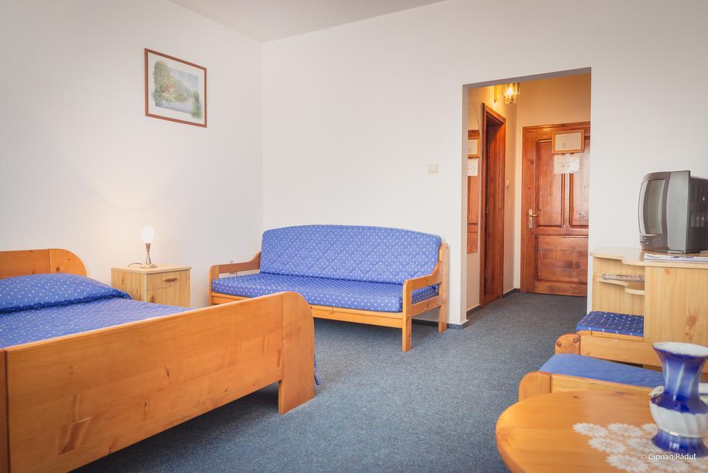 Hotel Iris Tîrnăveni 外观 照片