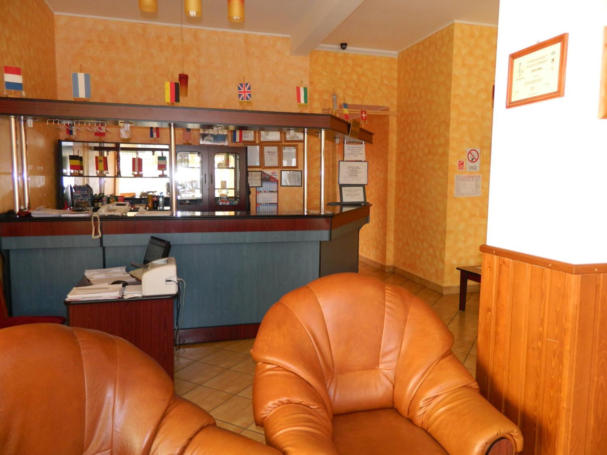 Hotel Iris Tîrnăveni 外观 照片