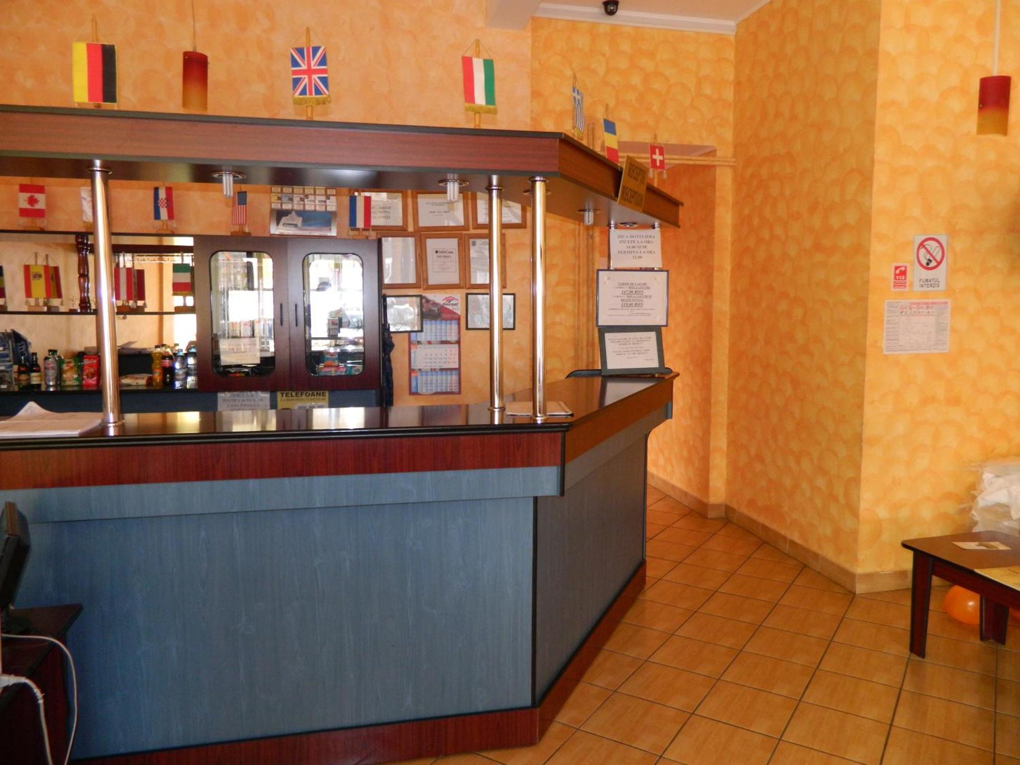 Hotel Iris Tîrnăveni 外观 照片