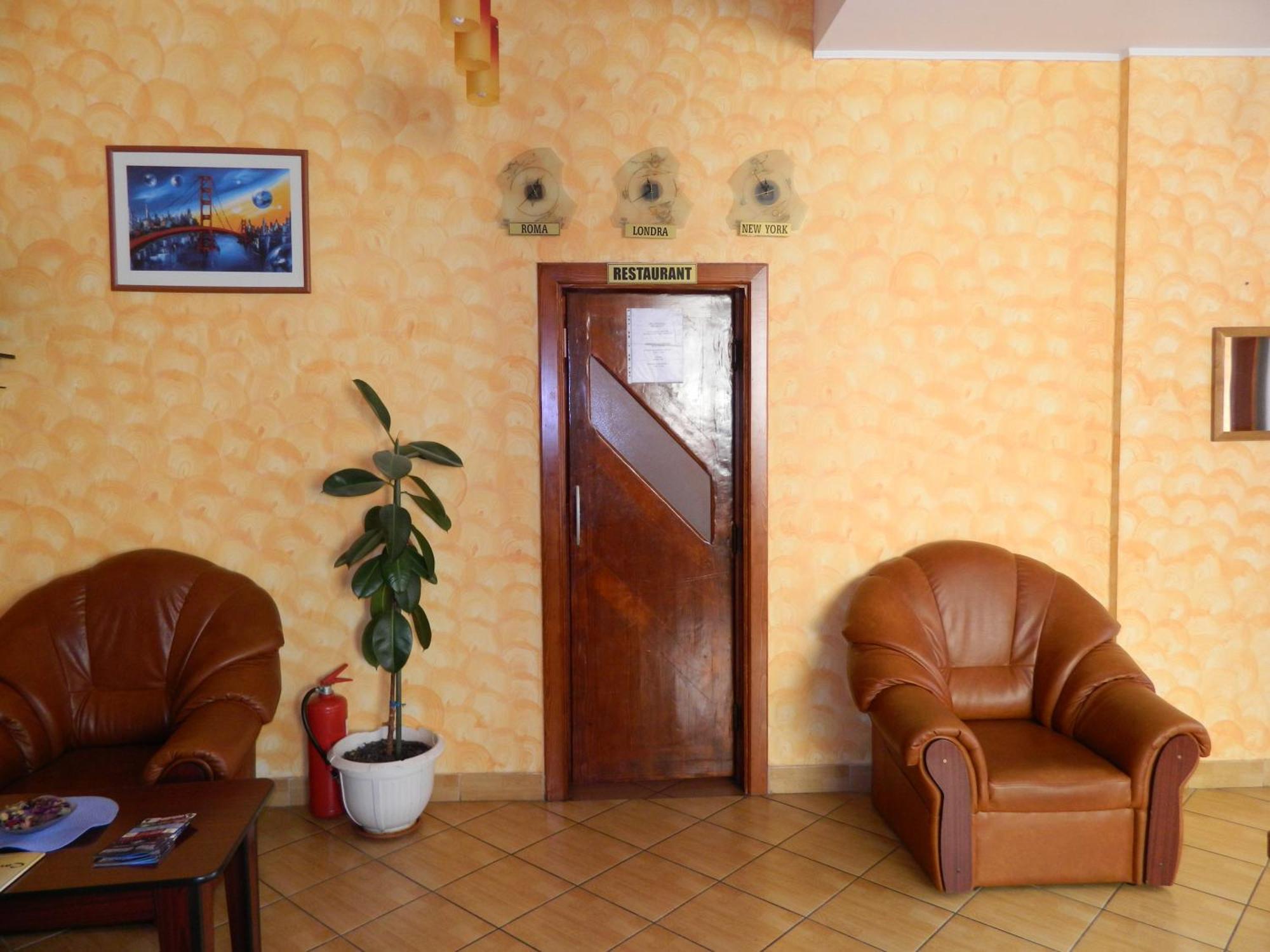 Hotel Iris Tîrnăveni 外观 照片