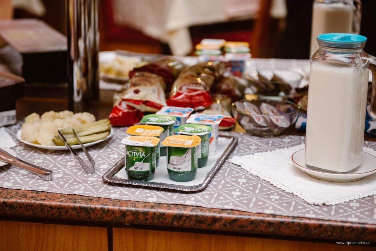 Hotel Iris Tîrnăveni 外观 照片