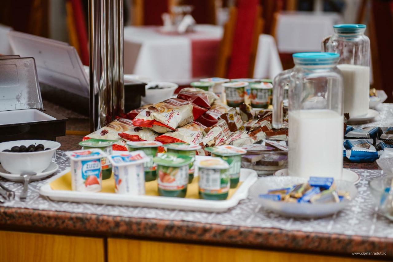 Hotel Iris Tîrnăveni 外观 照片