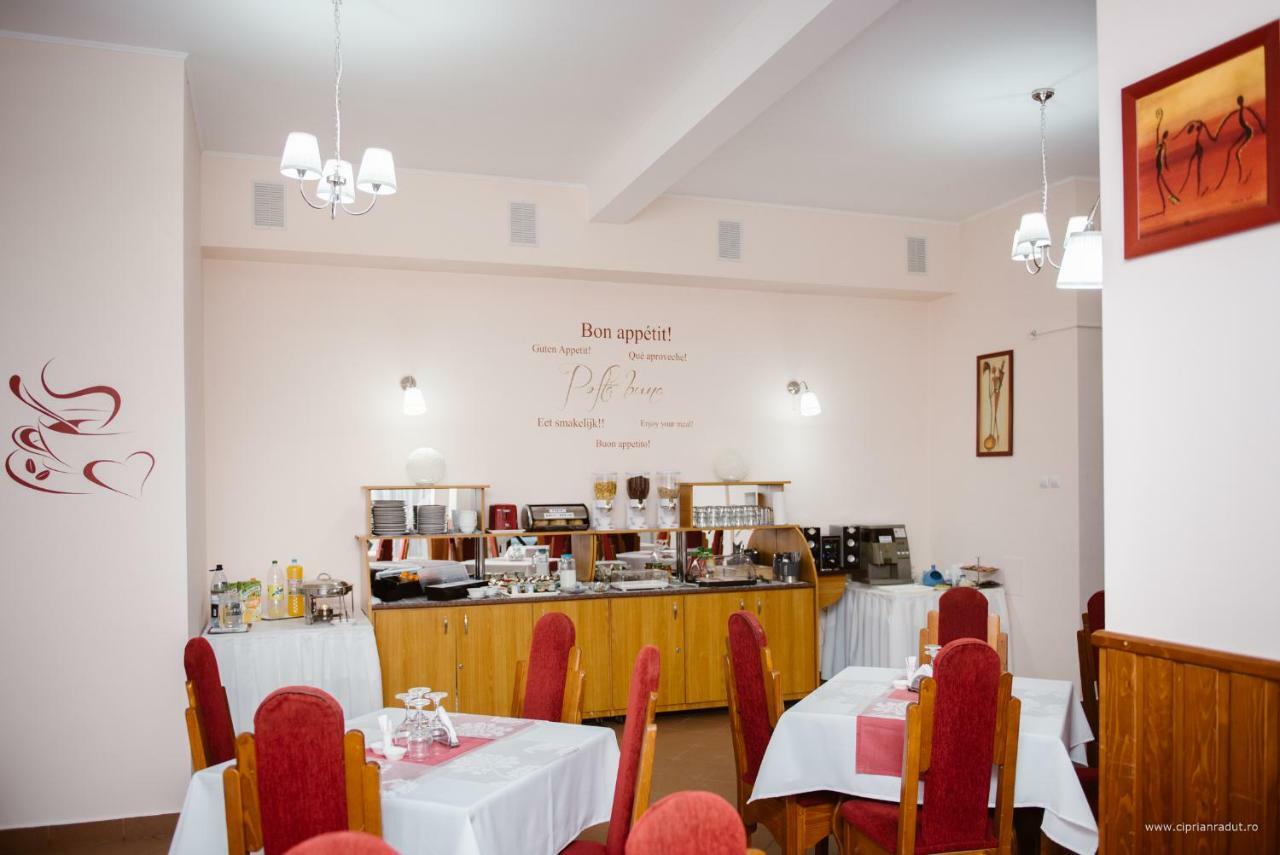 Hotel Iris Tîrnăveni 外观 照片