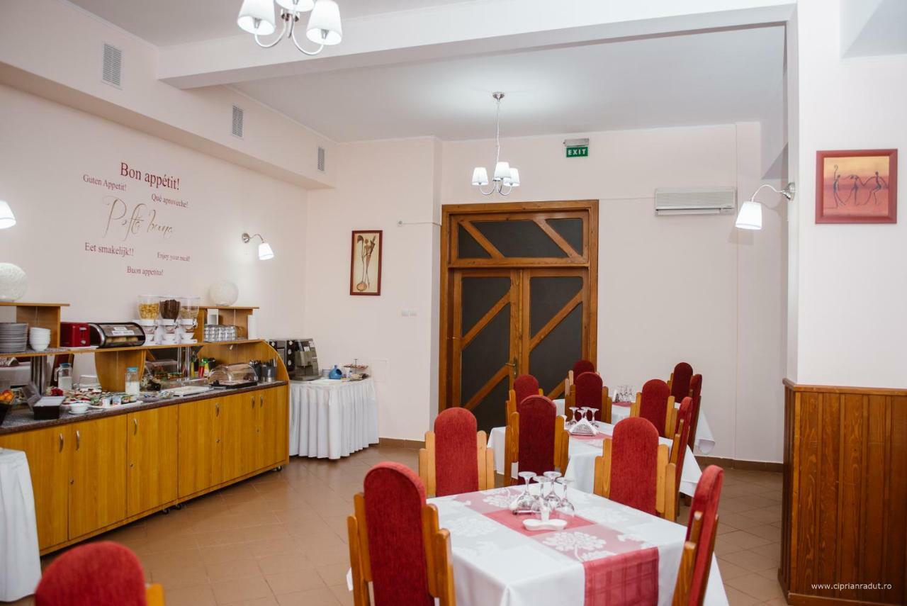 Hotel Iris Tîrnăveni 外观 照片