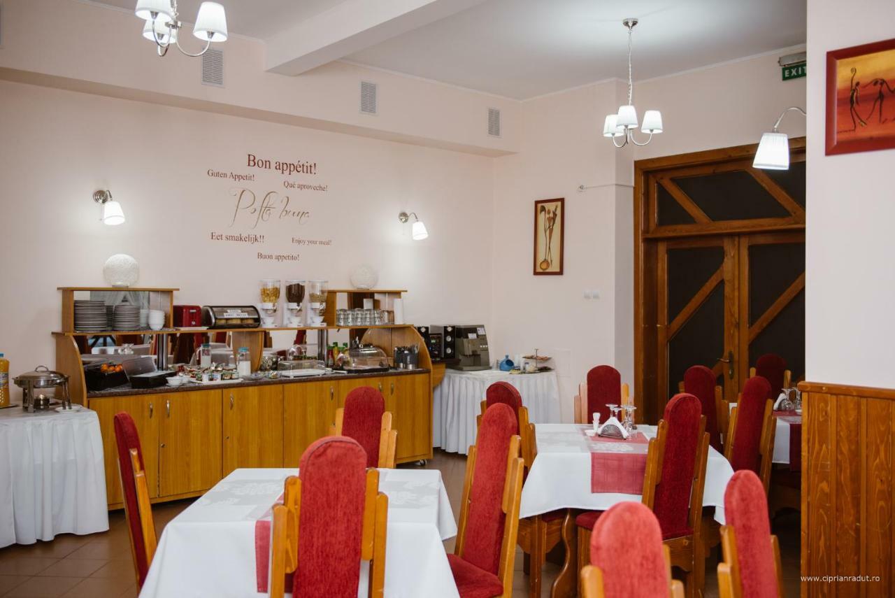 Hotel Iris Tîrnăveni 外观 照片