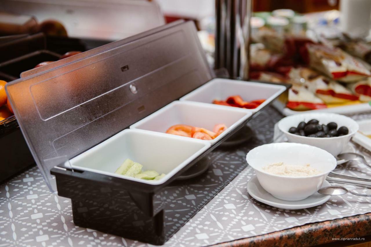 Hotel Iris Tîrnăveni 外观 照片