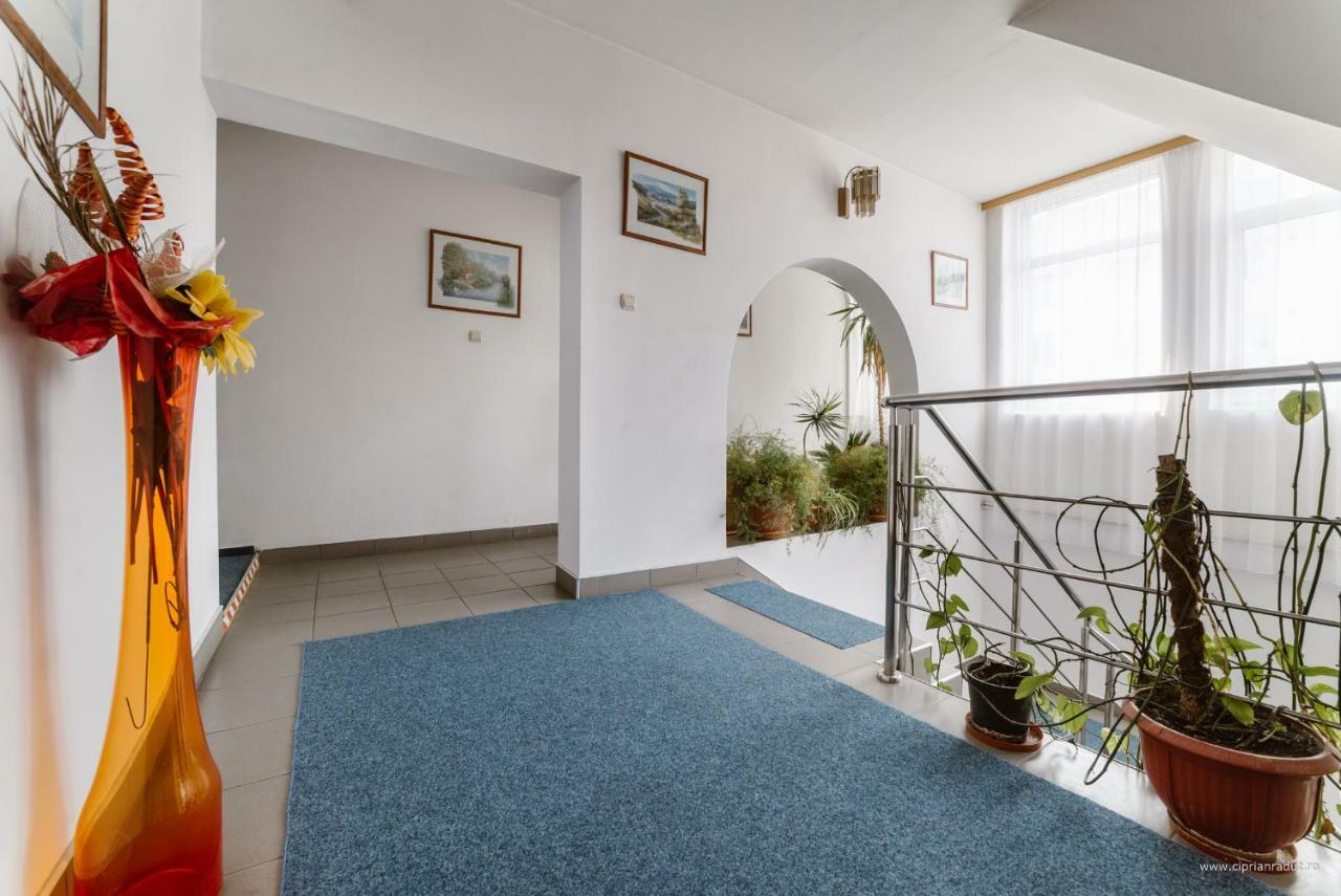 Hotel Iris Tîrnăveni 外观 照片