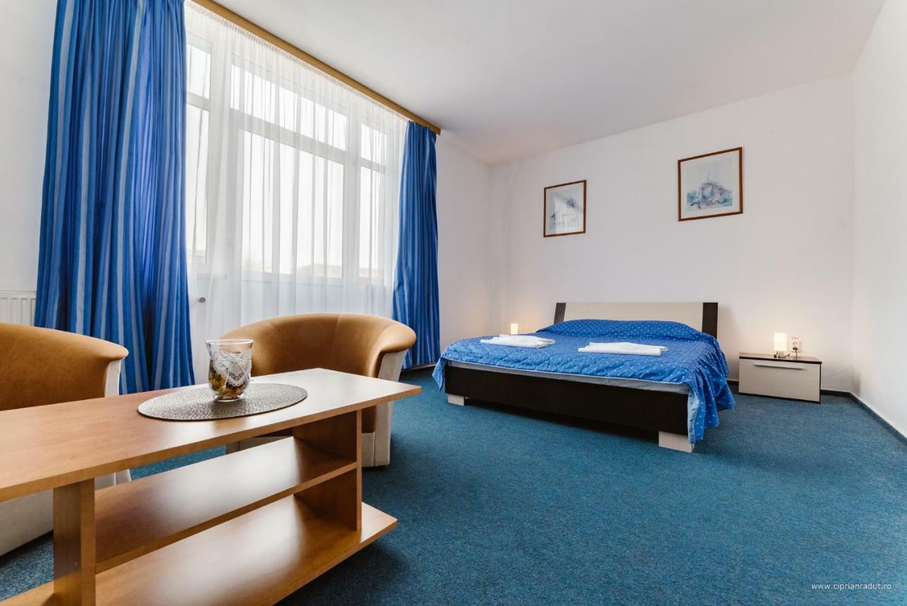 Hotel Iris Tîrnăveni 外观 照片