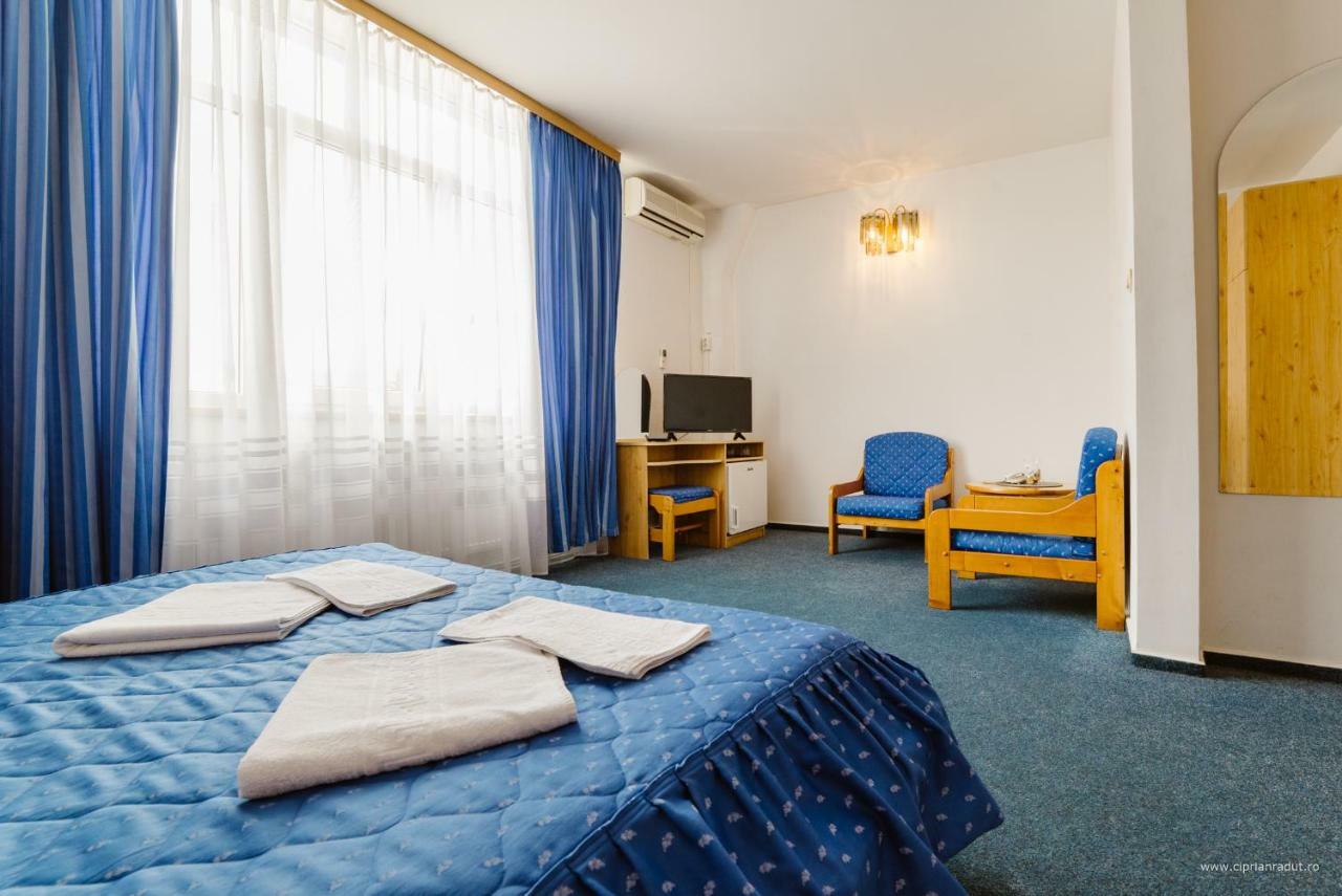Hotel Iris Tîrnăveni 外观 照片